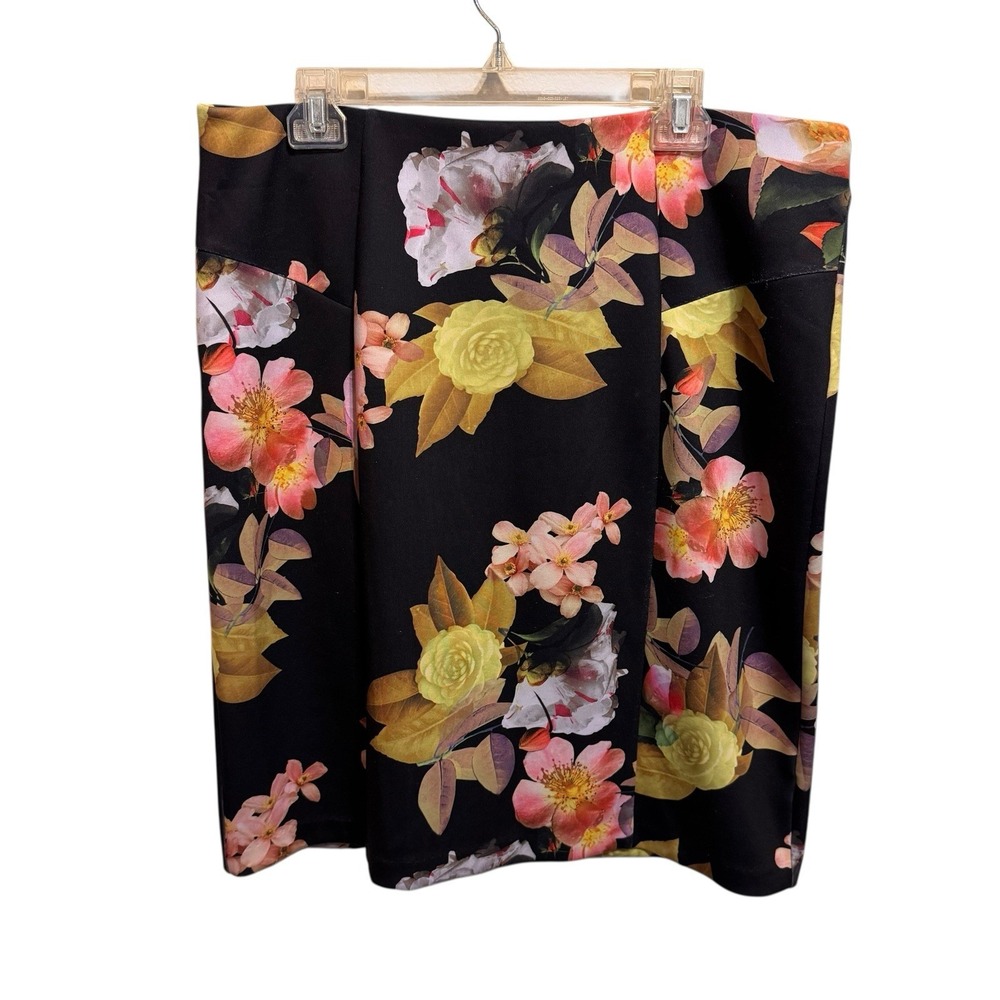 BOLD elements Skirt Size XXL Pull On‎ Floral On Black Poly Spandex Blend Elastic